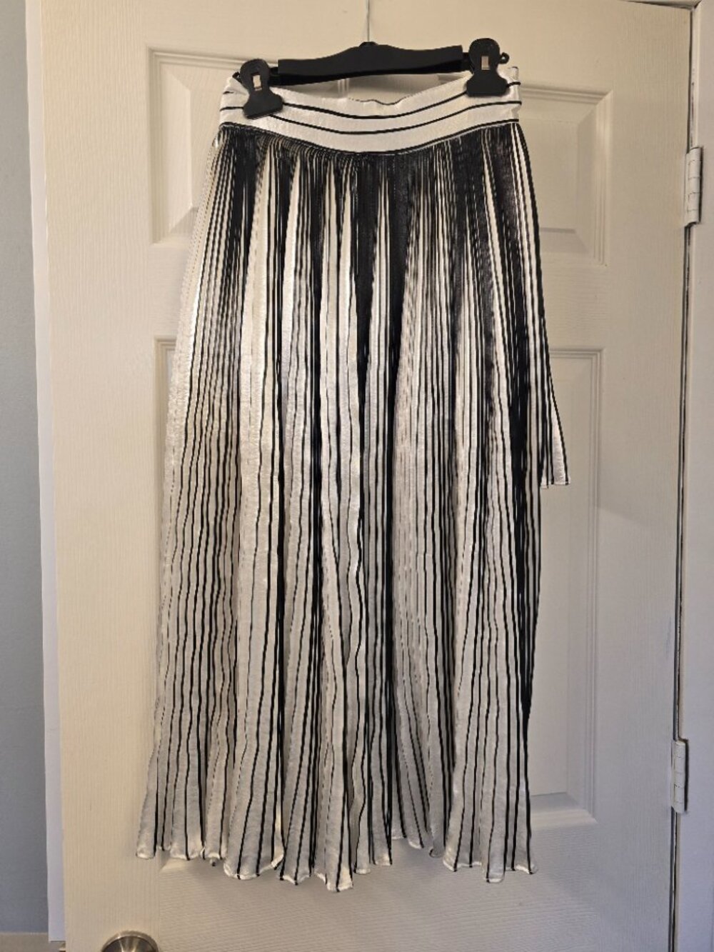 ✨ Kate Hewko Statement Pleated Skirt – Black & White Fringe ✨ - Picture 2 of 7